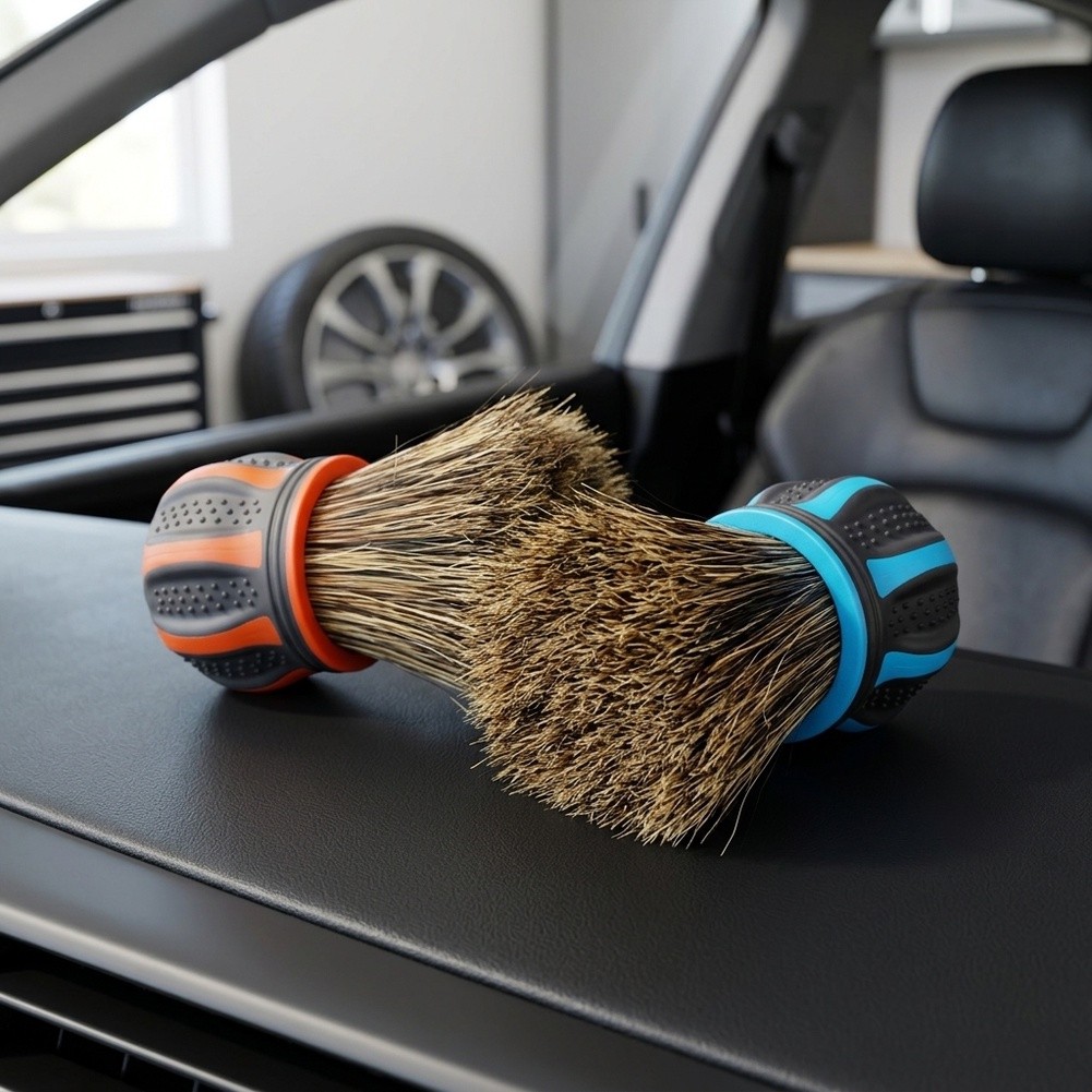 Dirt Brush Interior - 車内清掃用ブラシ、自動車の細部清掃用ブラシ。コンパクトなデザインで、汚れを落とすのに最適。中程度の柔らかさの豚毛を使用。